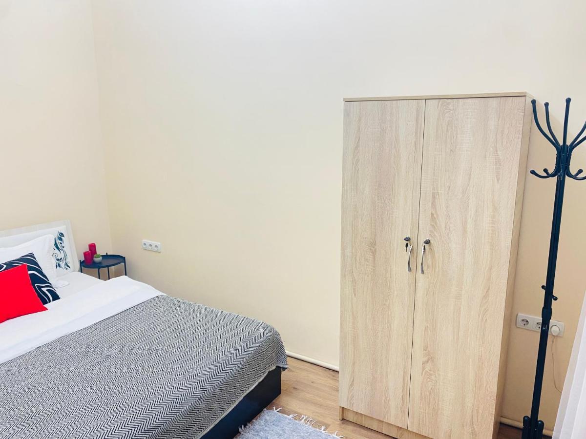 Like Home Rooms Almaty Esterno foto